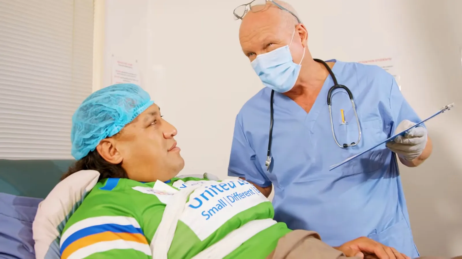 Patient in hospital talking to his doctor about a head injury