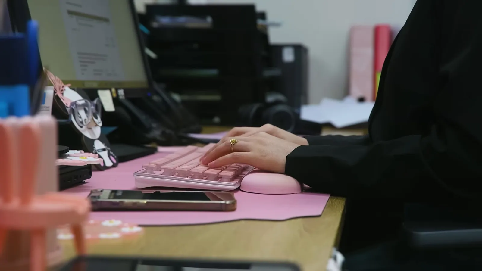 Hands typing on a keyboard at an office desk, office worker injury claims